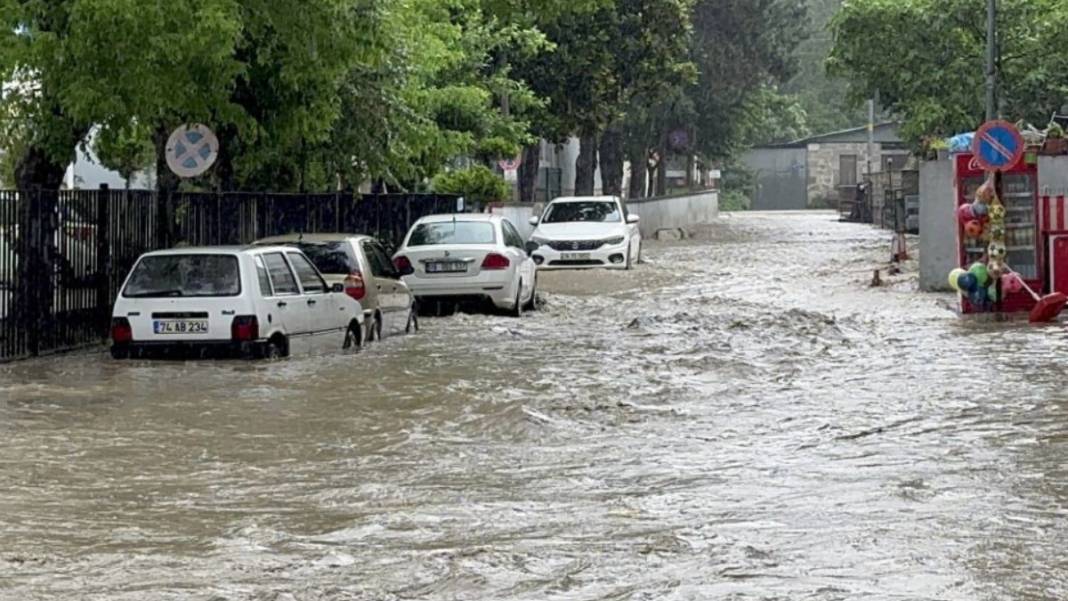 Sel felaketi sonrası ortaya çıktı: Antik su kanalında Roma dönemi kalıntıları 10
